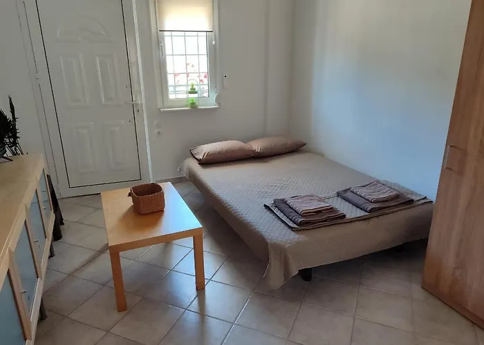 Nicholas House * Siviri