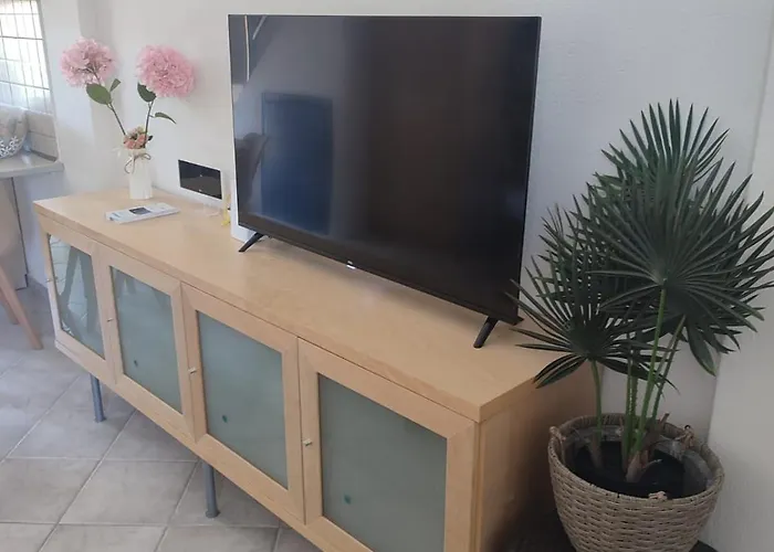 Nicholas House * Siviri