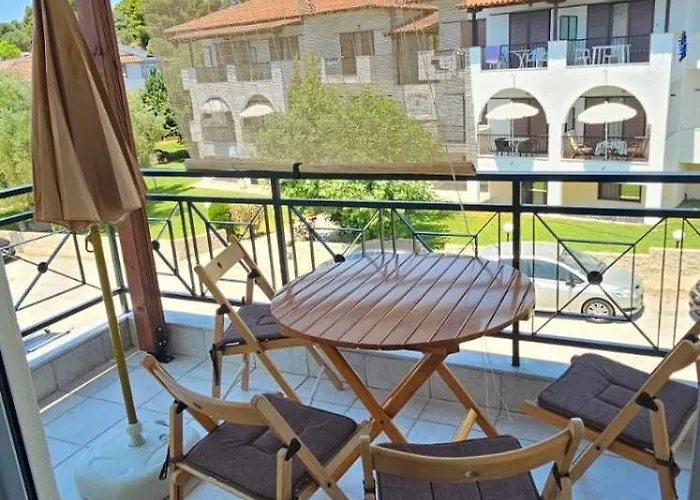 Nicholas House * Siviri