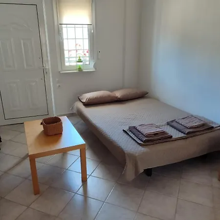 Nicholas House * Сиври