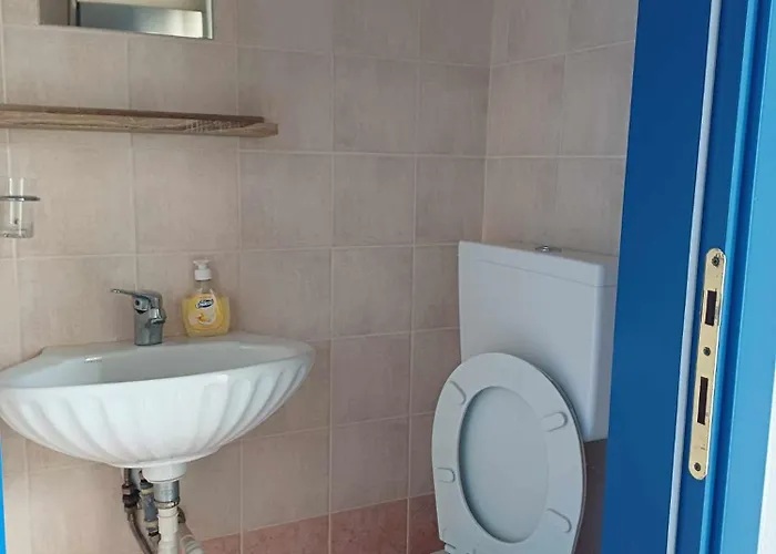 Nicholas House * Siviri